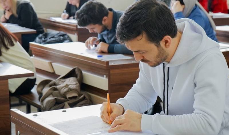 Magistratura və iş təcrübəsi: hansı öncə gəlməlidir?